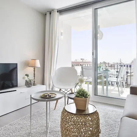 Spaces Oasis Penthouse 3 Bedroom, 2 Bathroom, Terrace, Pool, Sleeps Up To 6 *
