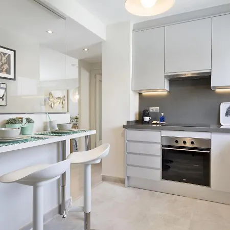 Apartment Spaces Oasis Penthouse 3 Bedroom, 2 Bathroom, Terrace, Pool, Sleeps Up To 6