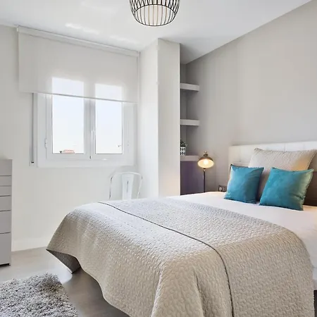 Apartment Spaces Oasis Penthouse 3 Bedroom, 2 Bathroom, Terrace, Pool, Sleeps Up To 6 Sitges