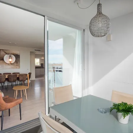 Spaces Oasis Penthouse 3 Bedroom, 2 Bathroom, Terrace, Pool, Sleeps Up To 6 * Sitges