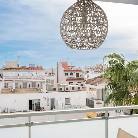 Spaces Oasis Penthouse 3 Bedroom, 2 Bathroom, Terrace, Pool, Sleeps Up To 6 Appartamento Sitges