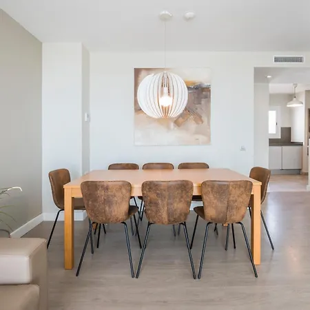 Spaces Oasis Penthouse 3 Bedroom, 2 Bathroom, Terrace, Pool, Sleeps Up To 6 *