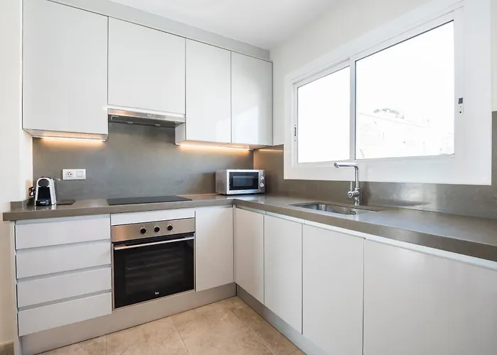 Spaces Oasis Penthouse 3 Bedroom, 2 Bathroom, Terrace, Pool, Sleeps Up To 6 Apartamento Sitges