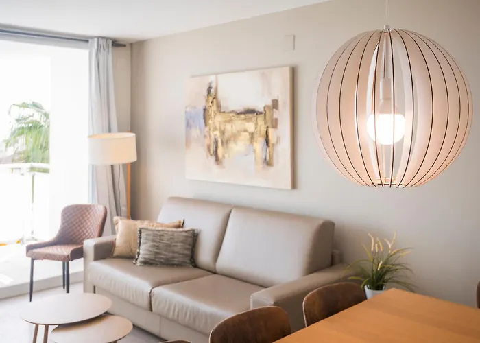 Spaces Oasis Penthouse 3 Bedroom, 2 Bathroom, Terrace, Pool, Sleeps Up To 6 Apartamento Sitges