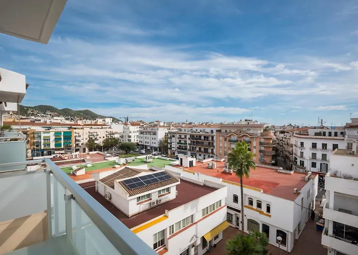 Spaces Oasis Penthouse 3 Bedroom, 2 Bathroom, Terrace, Pool, Sleeps Up To 6 Apartamento Sitges