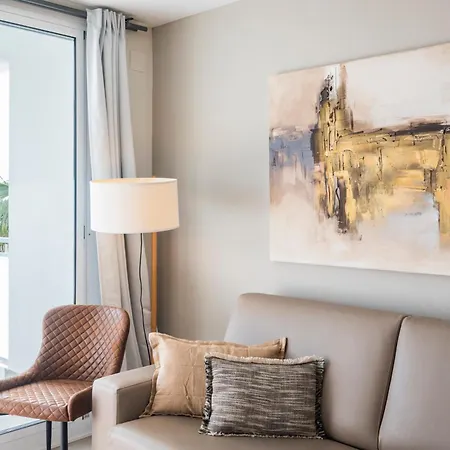 Apartment Spaces Oasis Penthouse 3 Bedroom, 2 Bathroom, Terrace, Pool, Sleeps Up To 6 *