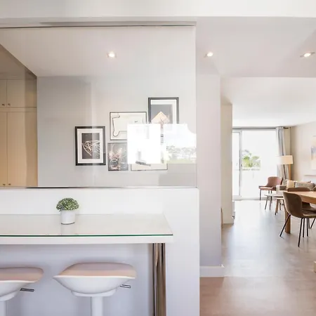 Spaces Oasis Penthouse 3 Bedroom, 2 Bathroom, Terrace, Pool, Sleeps Up To 6 Apartment