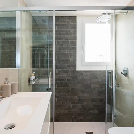 Spaces Oasis Penthouse 3 Bedroom, 2 Bathroom, Terrace, Pool, Sleeps Up To 6 Apartment Sitges