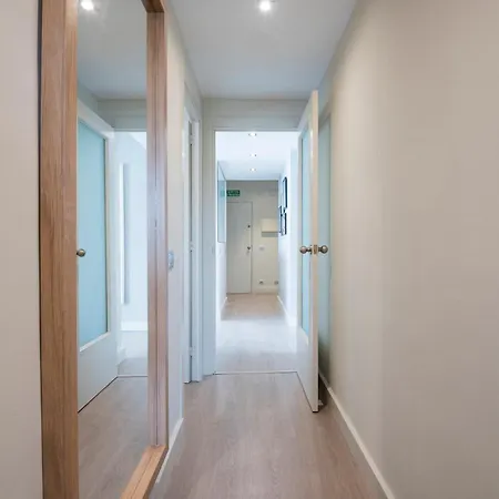 Spaces Oasis Penthouse 3 Bedroom, 2 Bathroom, Terrace, Pool, Sleeps Up To 6 *