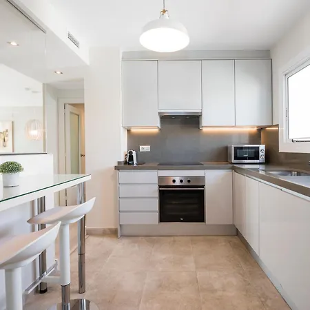 Apartment Spaces Oasis Penthouse 3 Bedroom, 2 Bathroom, Terrace, Pool, Sleeps Up To 6