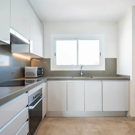 Spaces Oasis Penthouse 3 Bedroom, 2 Bathroom, Terrace, Pool, Sleeps Up To 6 Apartment *