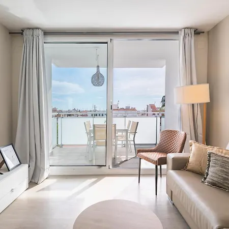 Spaces Oasis Penthouse 3 Bedroom, 2 Bathroom, Terrace, Pool, Sleeps Up To 6 Sitges