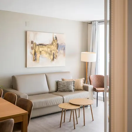 Spaces Oasis Penthouse 3 Bedroom, 2 Bathroom, Terrace, Pool, Sleeps Up To 6 Apartment *