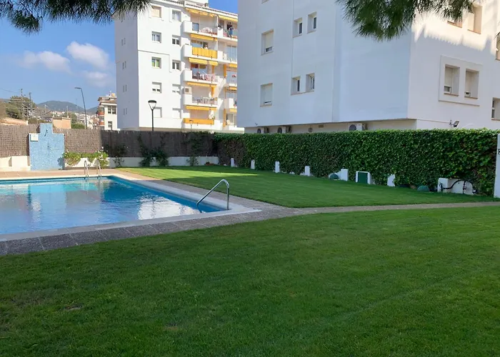 Apartment Spaces Oasis Penthouse 3 Bedroom, 2 Bathroom, Terrace, Pool, Sleeps Up To 6 Sitges