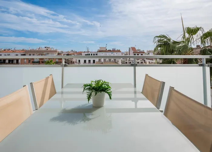Spaces Oasis Penthouse 3 Bedroom, 2 Bathroom, Terrace, Pool, Sleeps Up To 6 *