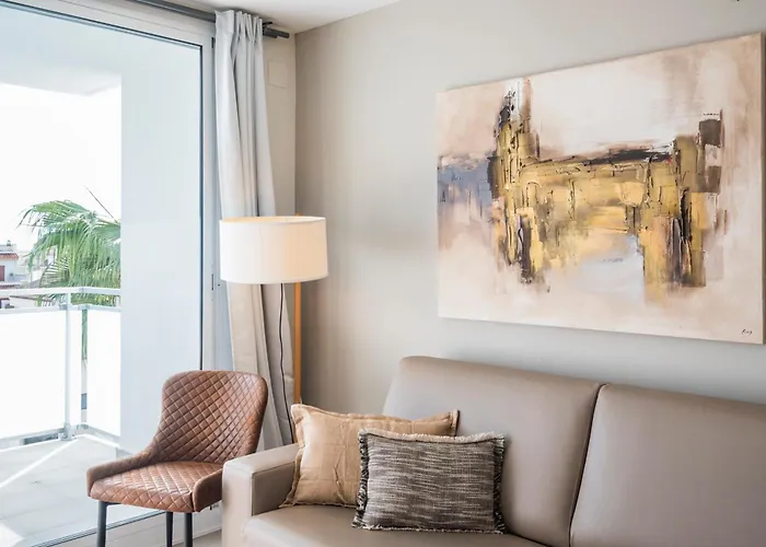 Διαμέρισμα Spaces Oasis Penthouse 3 Bedroom, 2 Bathroom, Terrace, Pool, Sleeps Up To 6 *