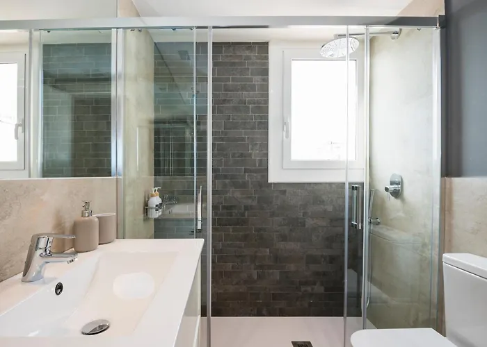 Spaces Oasis Penthouse 3 Bedroom, 2 Bathroom, Terrace, Pool, Sleeps Up To 6 Apartment Sitges