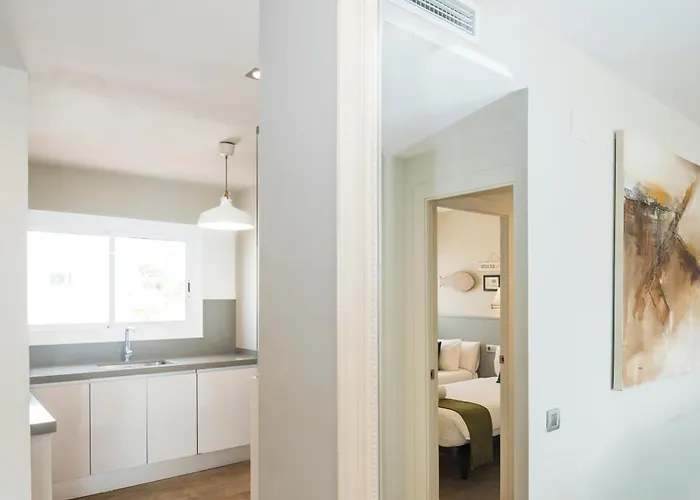 Spaces Oasis Penthouse 3 Bedroom, 2 Bathroom, Terrace, Pool, Sleeps Up To 6 Lägenhet Sitges